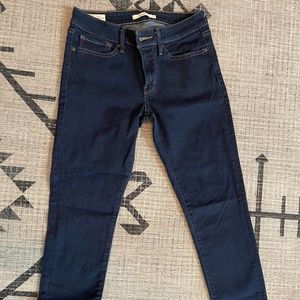 711 Levi’s Skinny Jeans